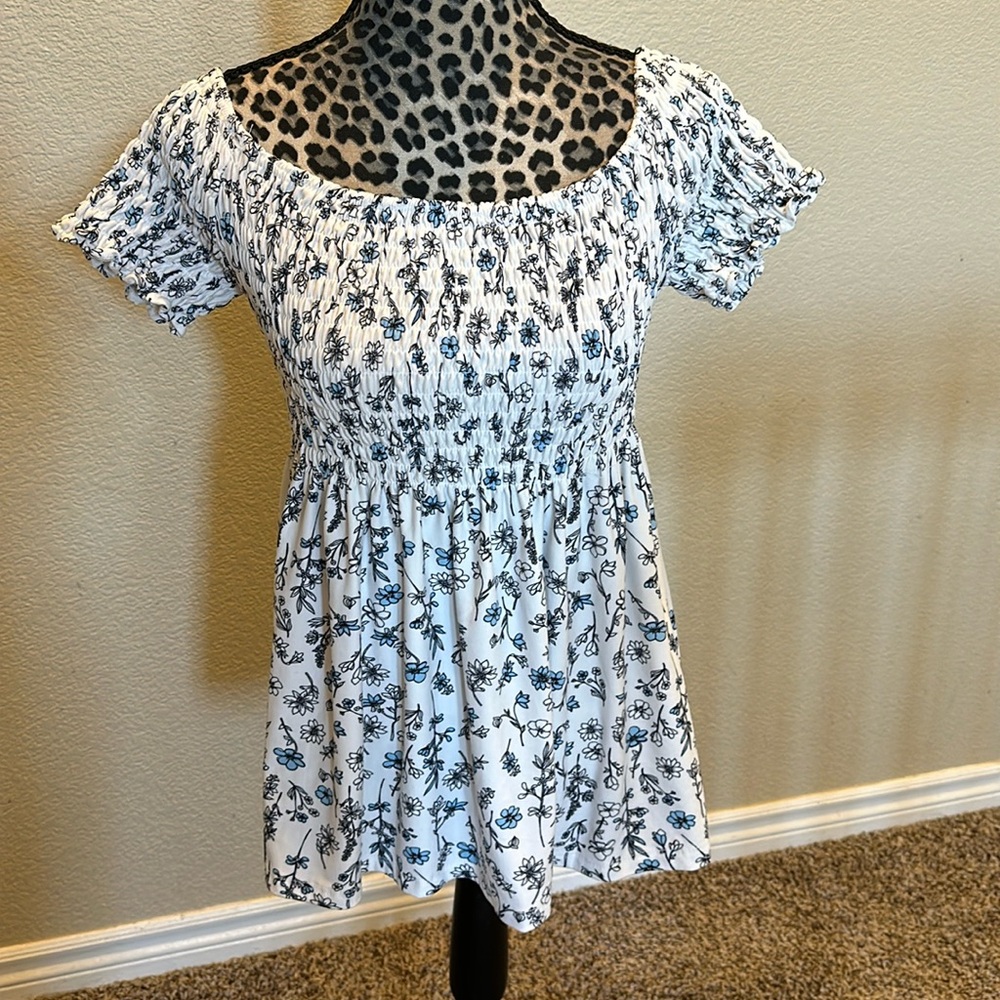 Women’s top with elastic upper, super soft material, size L